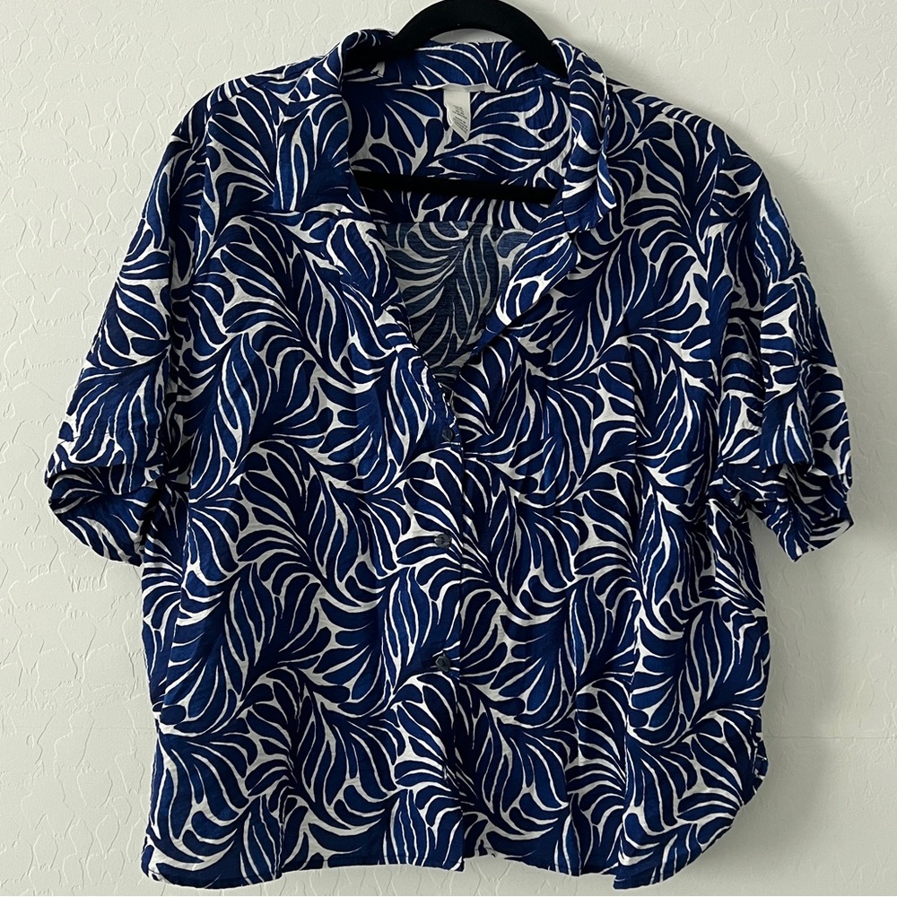 H&M Womens Resort Shirt XL Blue Tropical Leaf Print Coastal Vacation Top